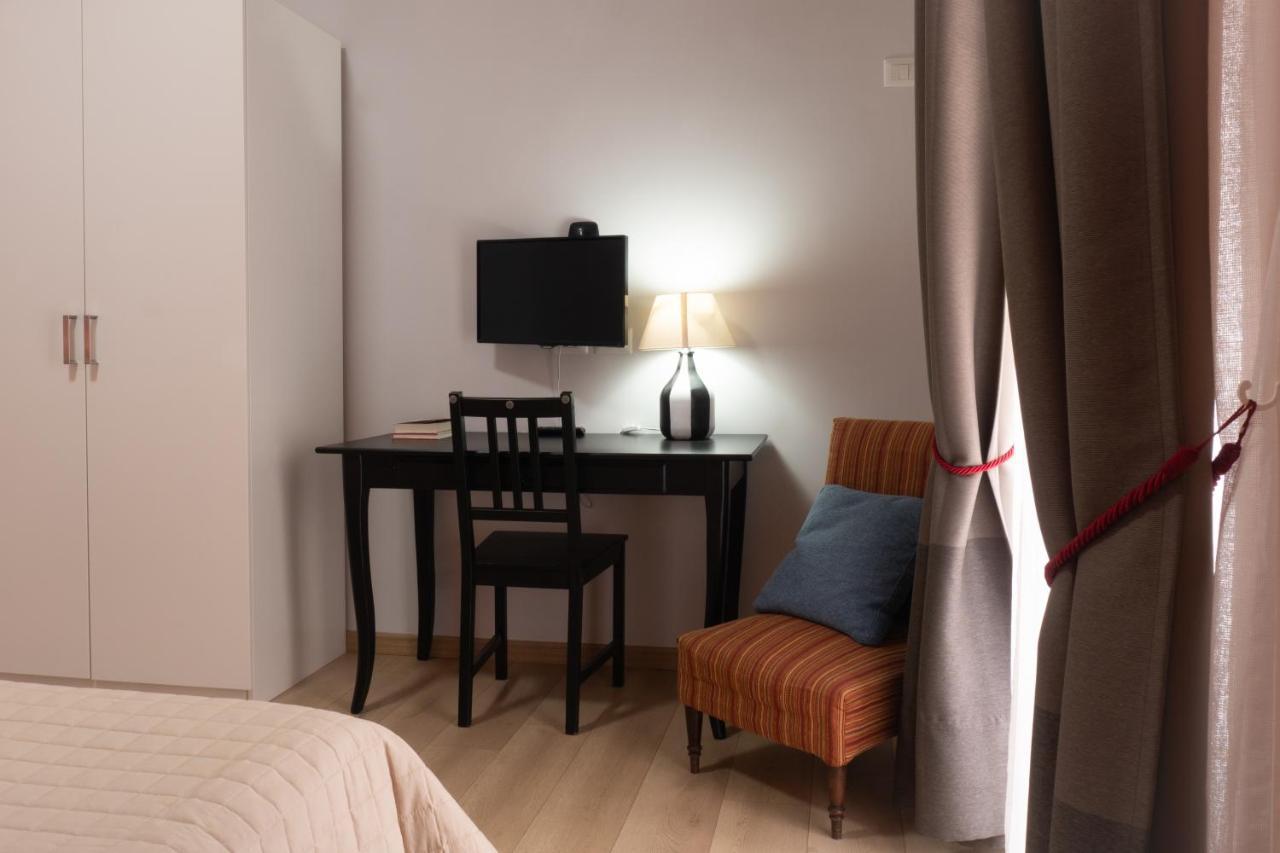 Casa Amato_2_Regina Giovanna Napoli Esterno foto