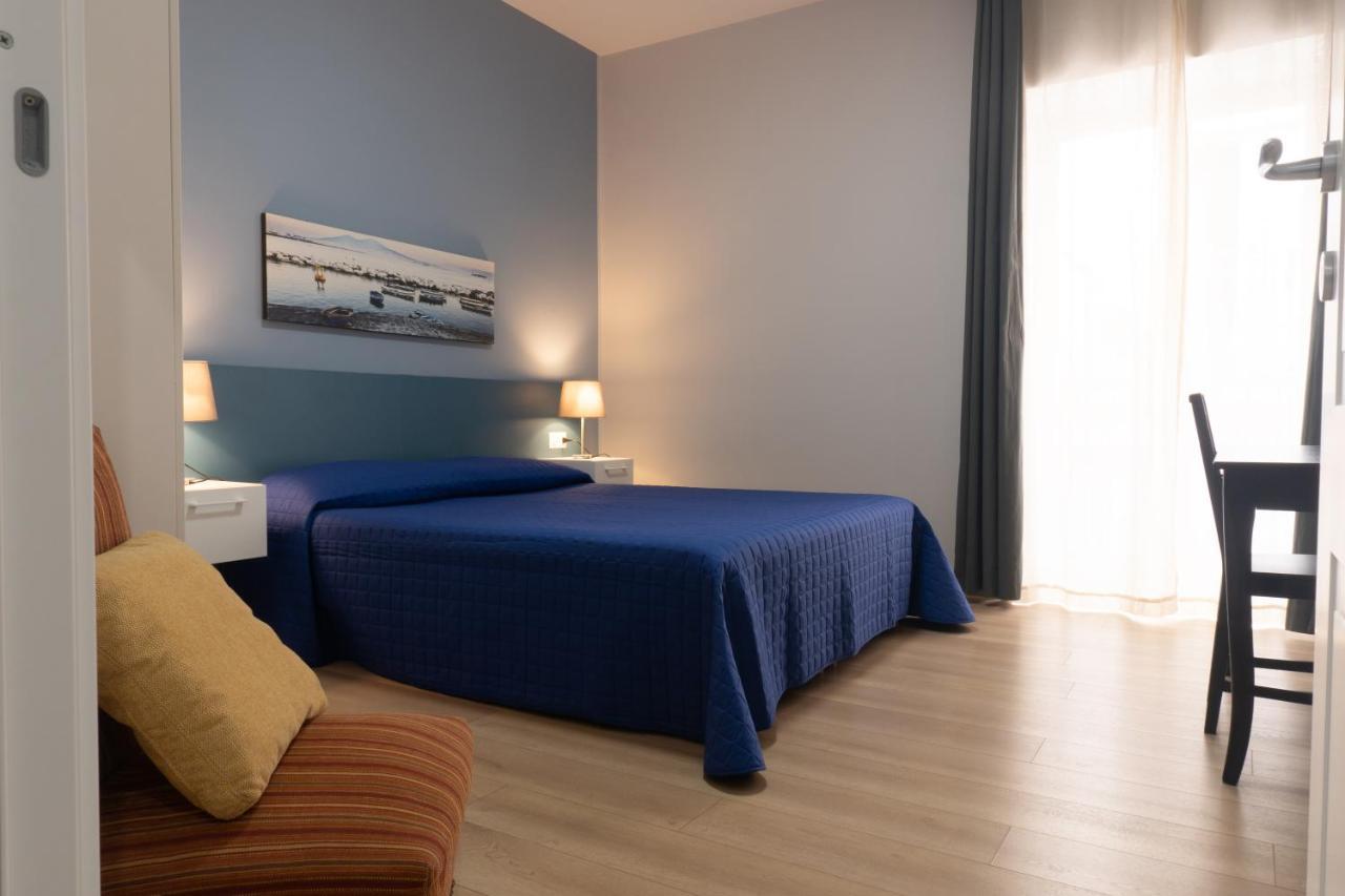 Casa Amato_2_Regina Giovanna Napoli Esterno foto