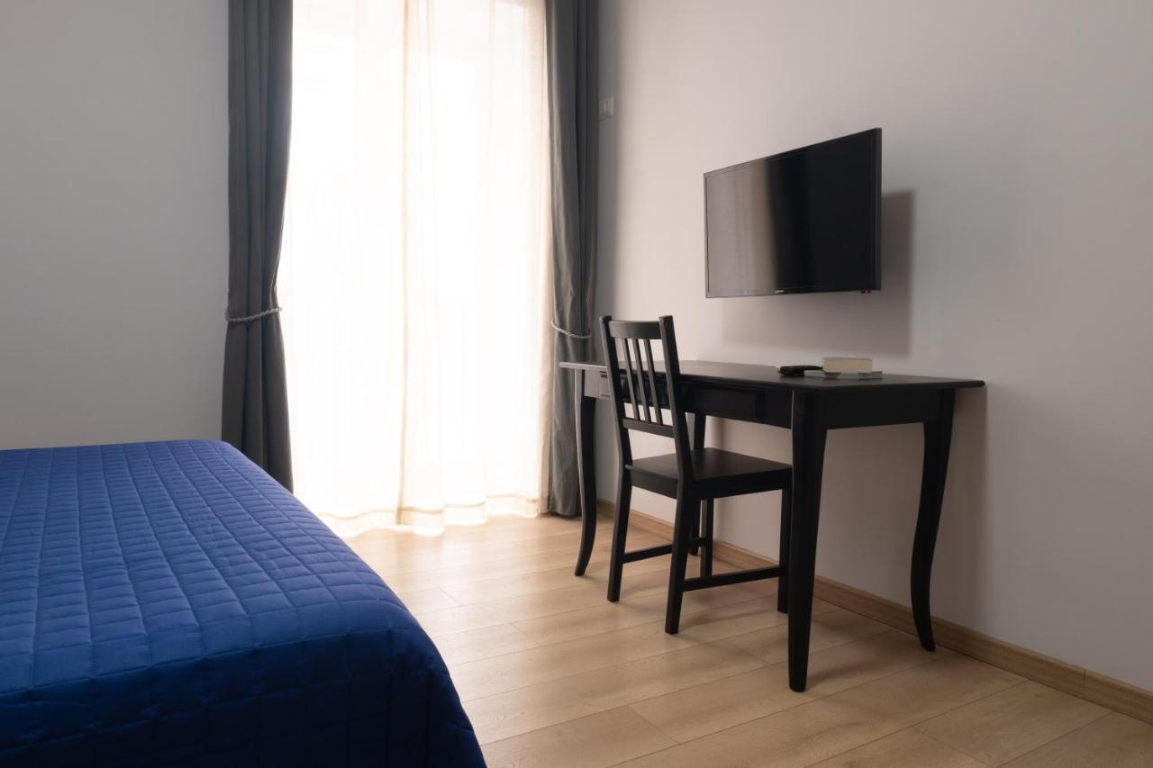 Casa Amato_2_Regina Giovanna Napoli Esterno foto
